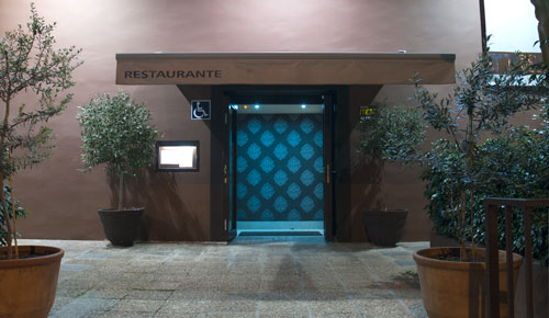 Entrada al Restaurante "Portico de Velazquez"